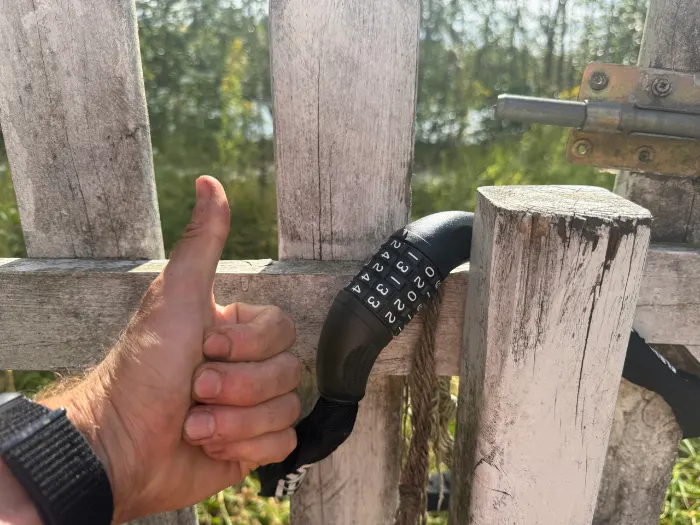Cijferslot aan de poort