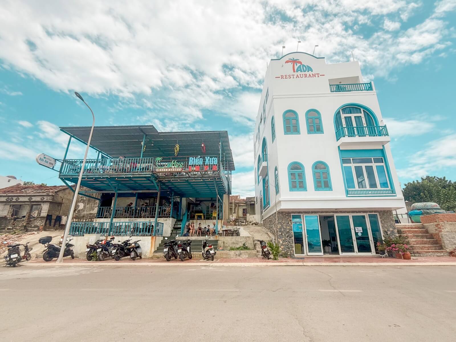 Kustcafé Biển Xưa 1976 aan de kust van Quy Nhon